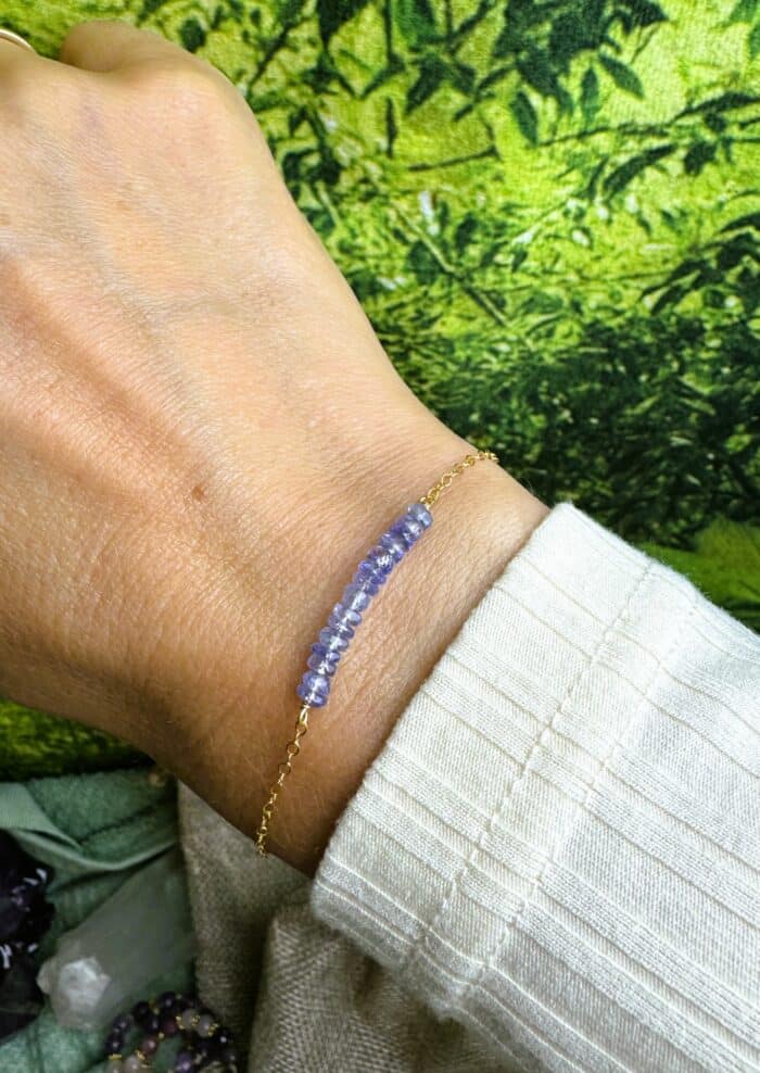 Tansanit-Armband: Eleganz und spirituelle Kraft 2 Seelenbewusst