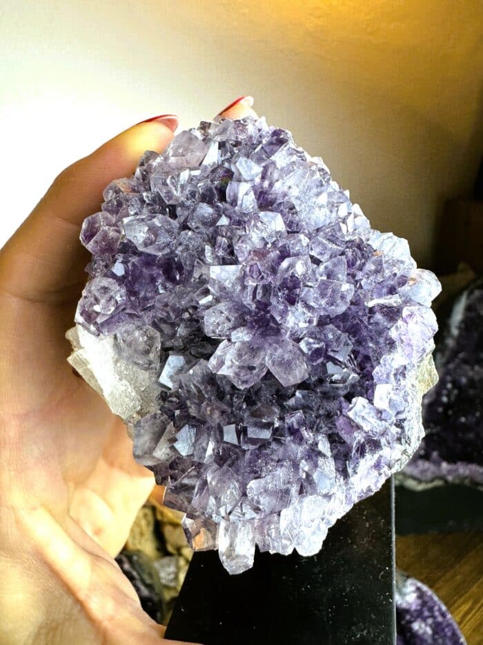 Amethyst Druse auf Ständer 11cm - Harmonie und Einklang 5 Seelenbewusst