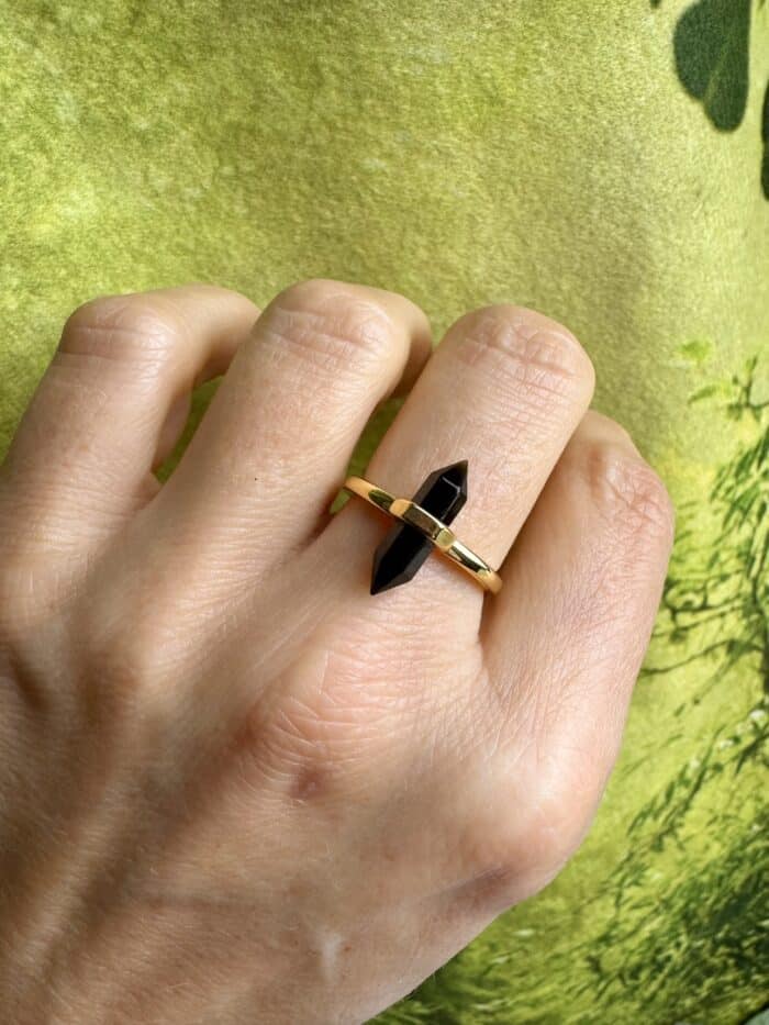 Obsidian Doppelspitzen Ring – goldener Schutzring 2 Seelenbewusst