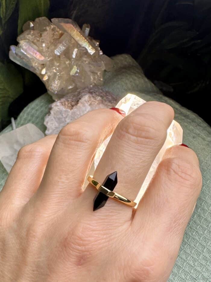 Obsidian Doppelspitzen Ring – goldener Schutzring 1 Seelenbewusst